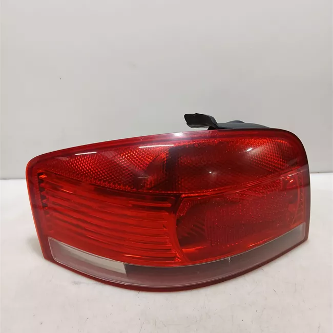 Fanale posteriore sinistro senza retronebbia