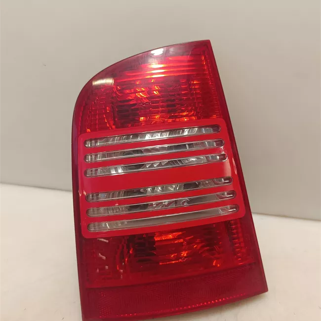 Fanale posteriore sinistro 00<