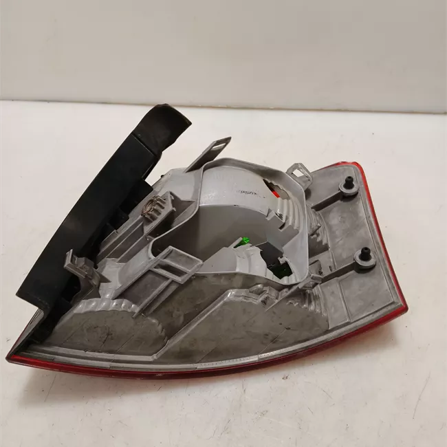 Fanale posteriore parte esterno sinistro