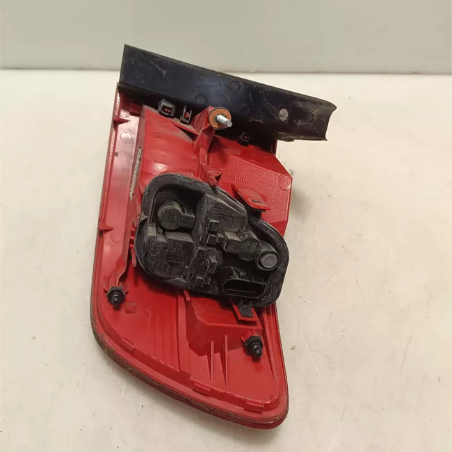 Fanale posteriore parte esterno sinistro con led