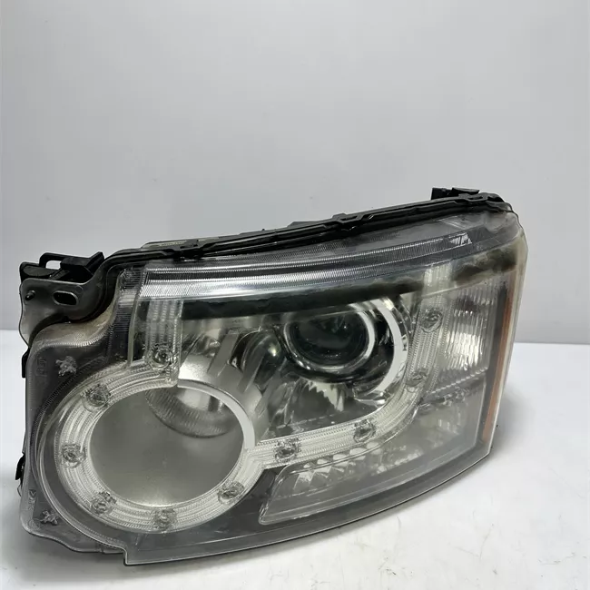 Proiettore sinistro con regolazione manuale