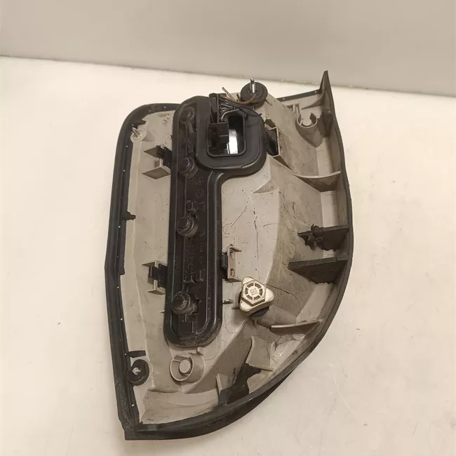 Fanale posteriore sinistro t.32123350>