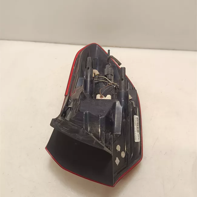 Fanale posteriore parte esterno sinistro Tinta scura