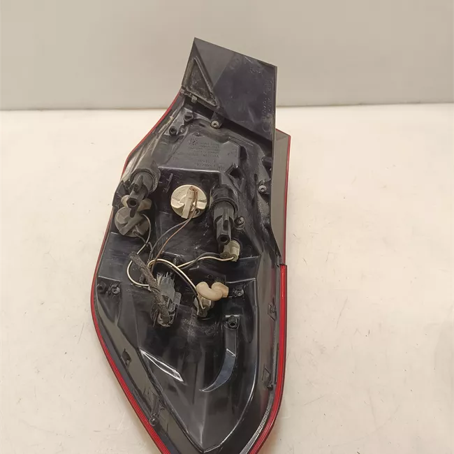 Fanale posteriore parte esterno sinistro Tinta scura