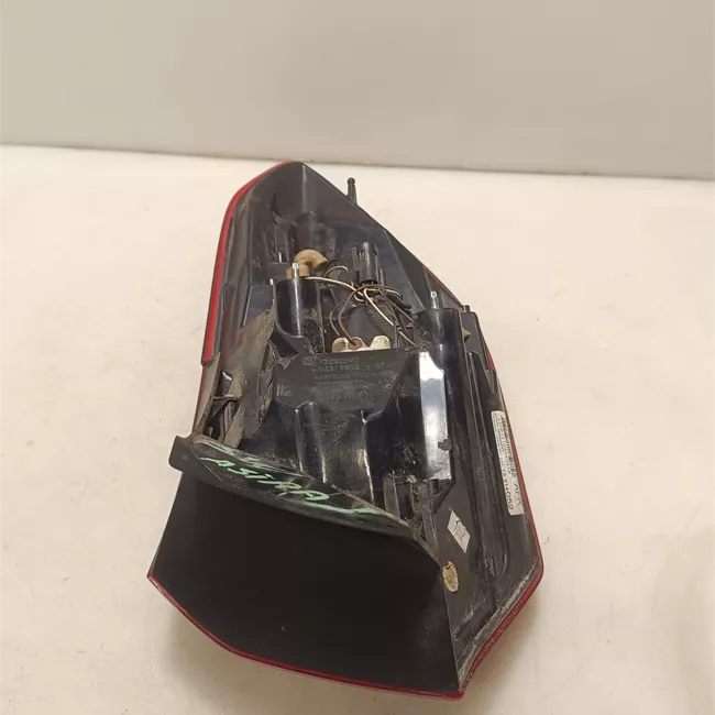 Fanale posteriore parte esterno sinistro Tinta scura