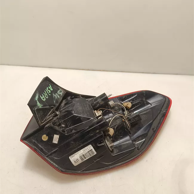 Fanale posteriore parte esterno sinistro Tinta scura