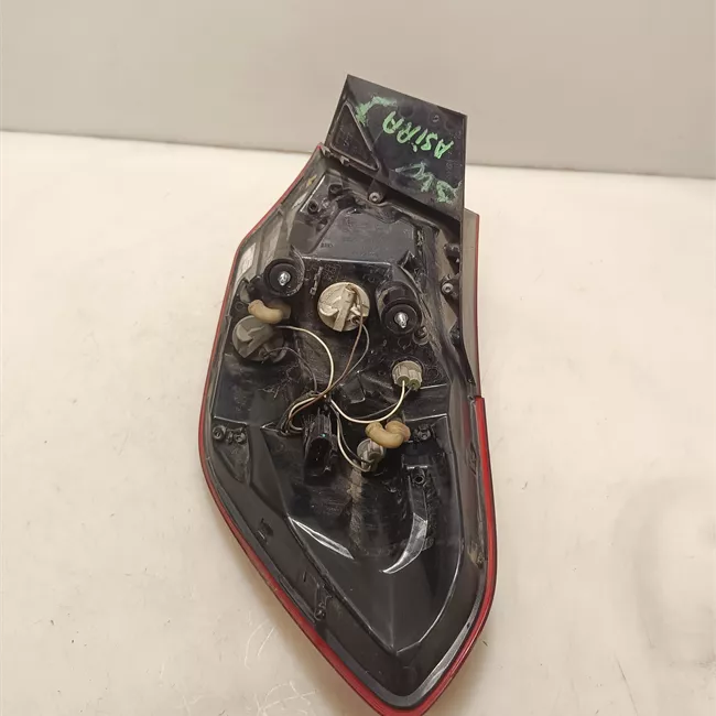 Fanale posteriore parte esterno sinistro Tinta scura