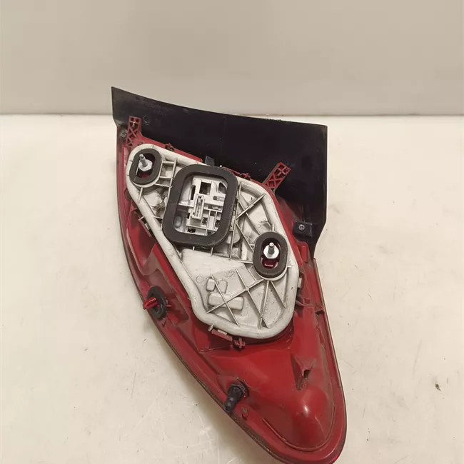 Fanale posteriore parte esterno sinistro