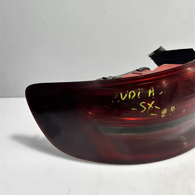 Fanale posteriore parte esterno sinistro