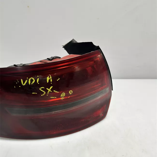 Fanale posteriore parte esterno sinistro