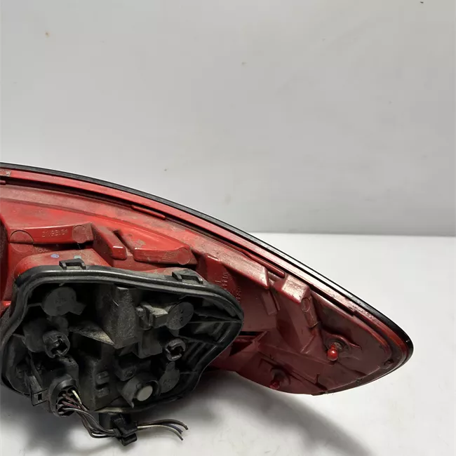 Fanale posteriore parte esterno sinistro