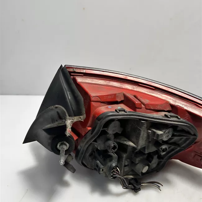 Fanale posteriore parte esterno sinistro