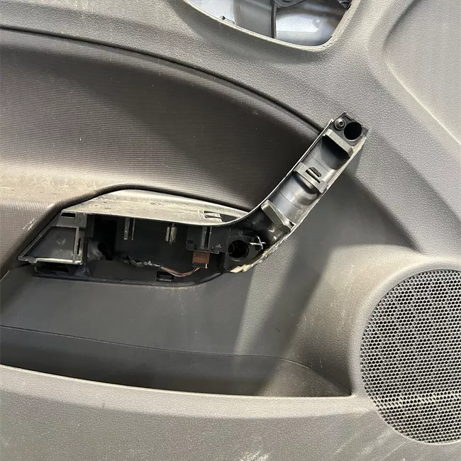 Porta anteriore sinistra