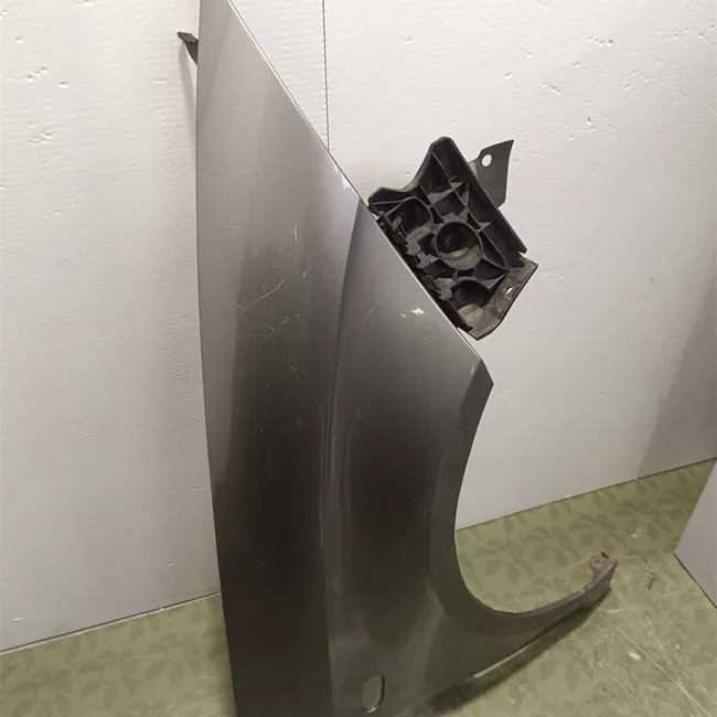 Parafango anteriore destro