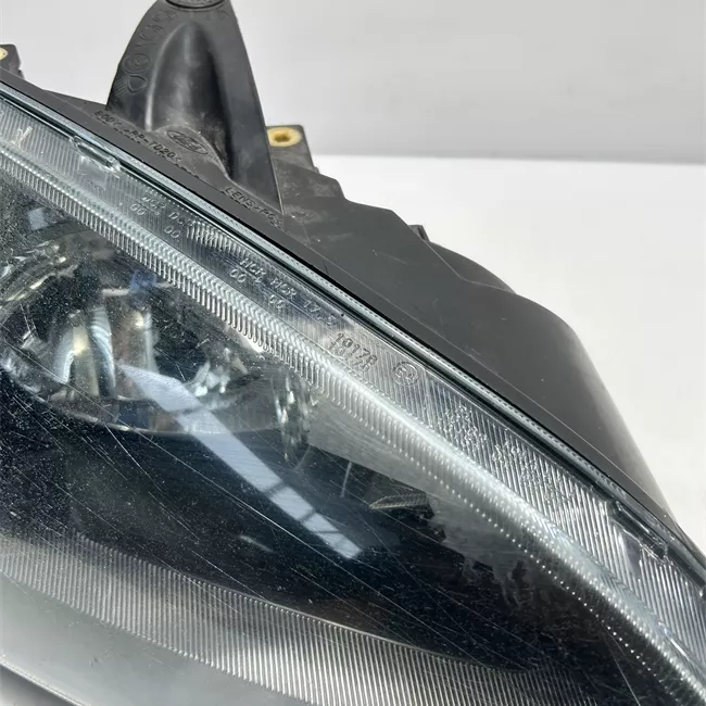 Proiettore destro con cornice finitura nera