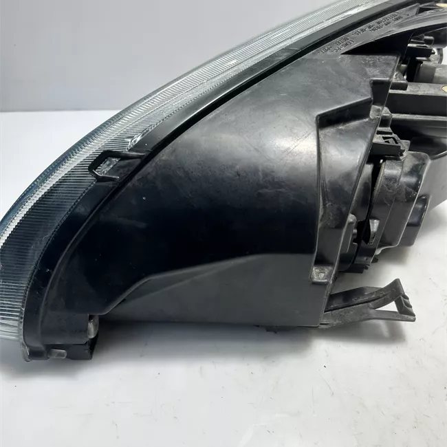 Proiettore destro con cornice finitura nera