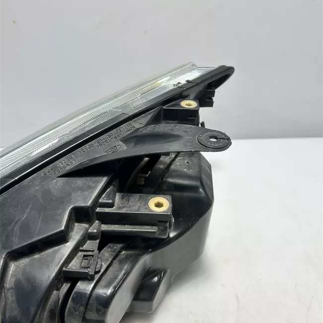 Proiettore destro con cornice finitura nera