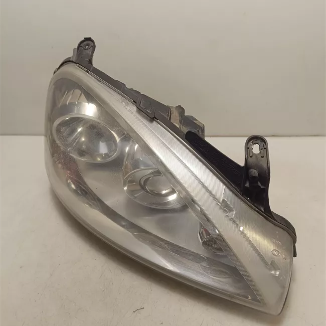 Proiettore destro t. 64000001>