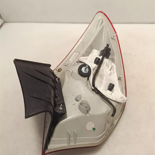 Fanale posteriore parte esterno sinistro