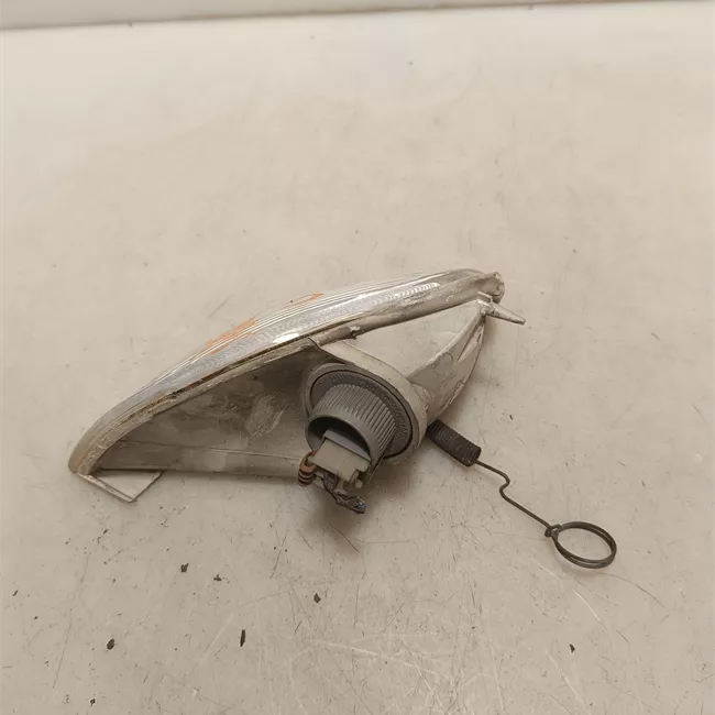 Fanalino laterale sinistro