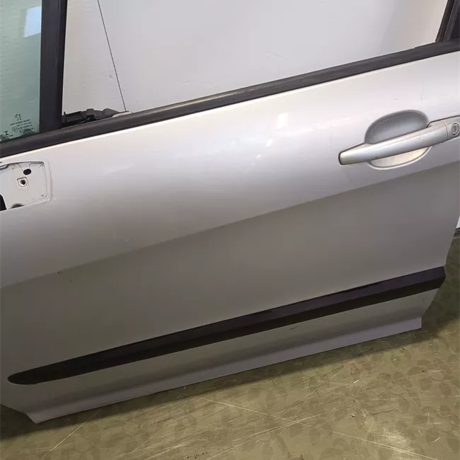 Porta anteriore sinistra