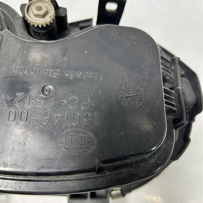 Proiettore destro Hella