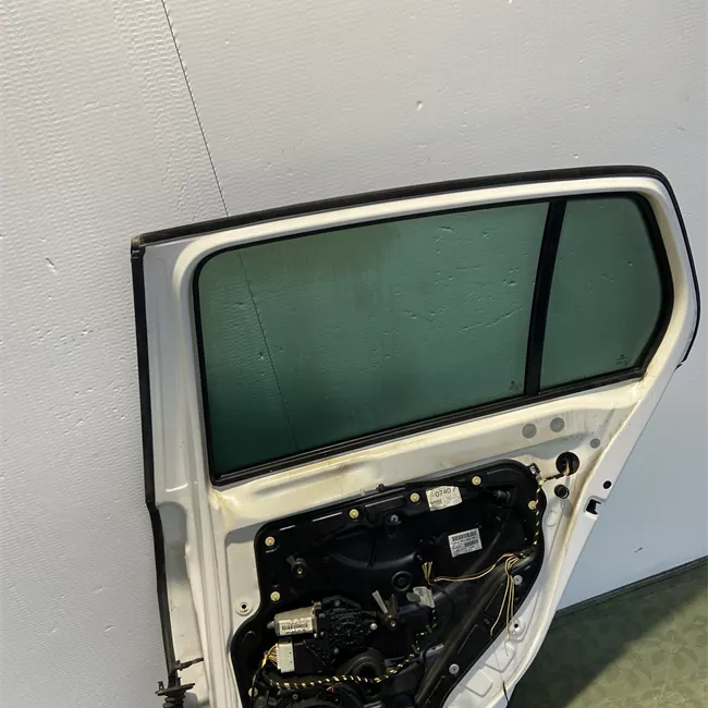 Porta posteriore destra