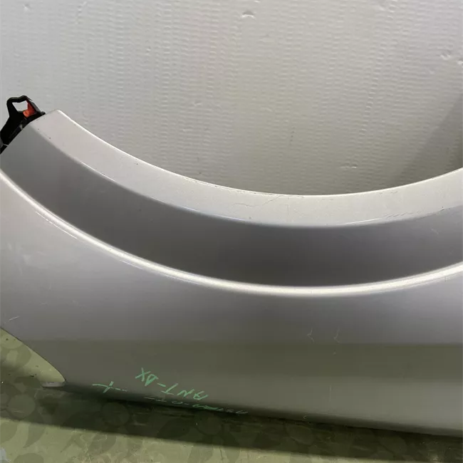 Parafango anteriore destro