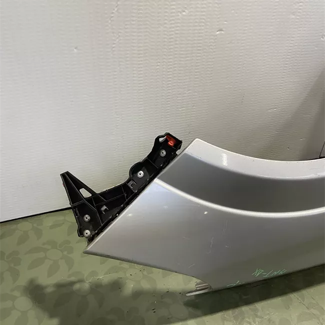 Parafango anteriore destro