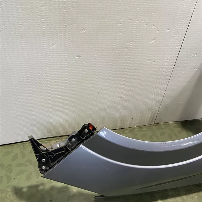 Parafango anteriore destro