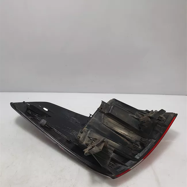 Fanale posteriore parte esterno sinistro