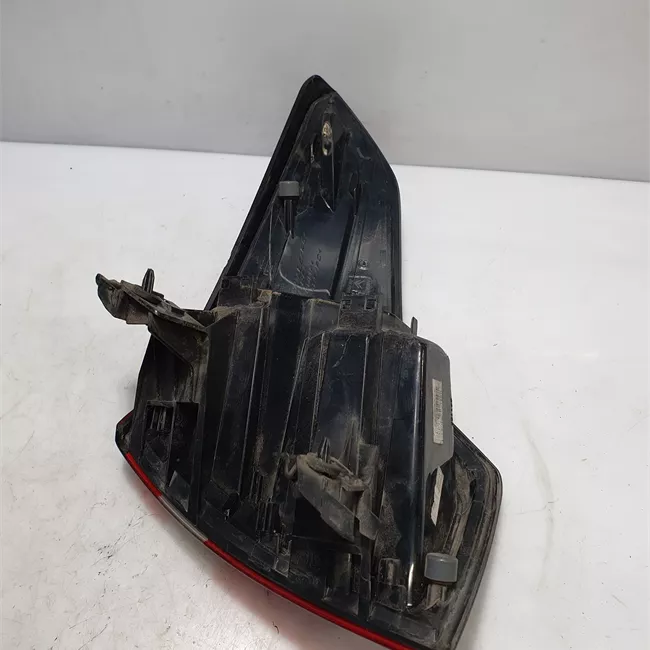 Fanale posteriore parte esterno sinistro