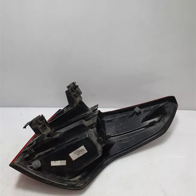 Fanale posteriore parte esterno sinistro