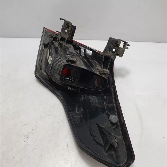 Fanale posteriore parte esterno sinistro