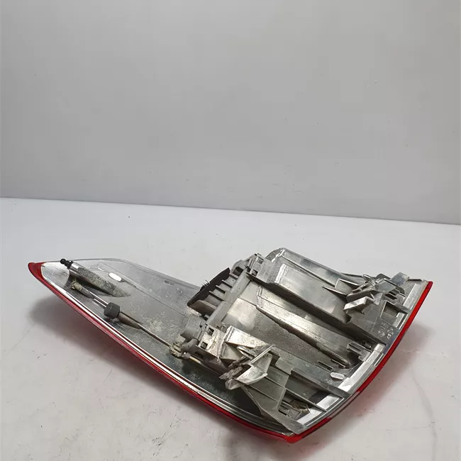 Fanale posteriore parte esterno sinistro