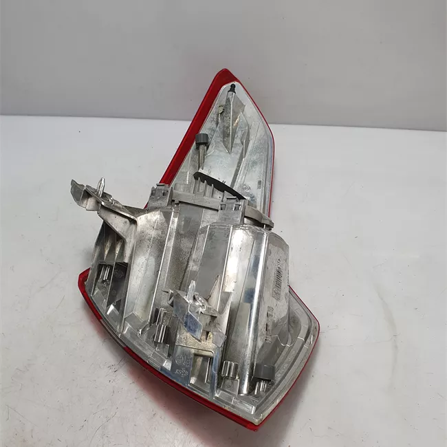 Fanale posteriore parte esterno sinistro