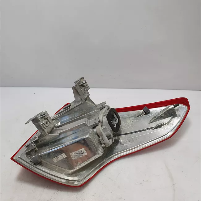 Fanale posteriore parte esterno sinistro