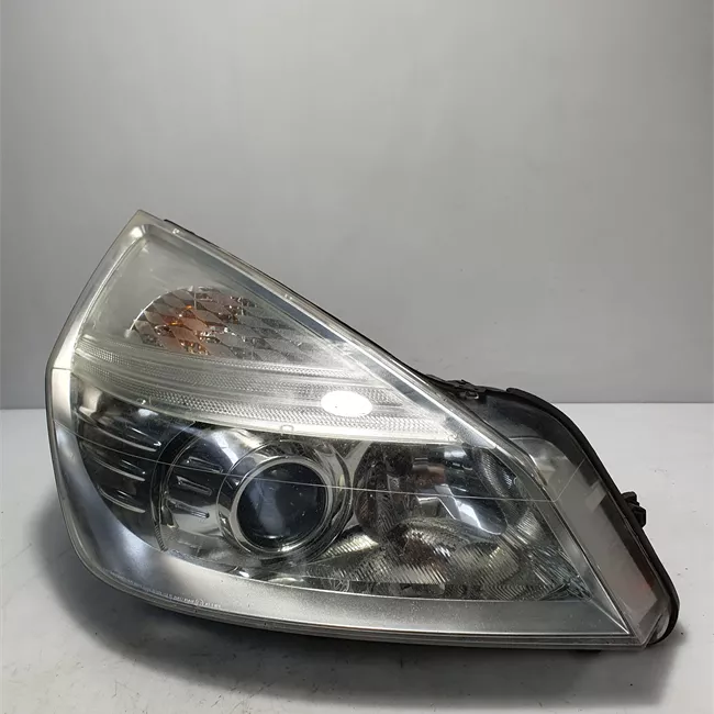 Proiettore destro Xenon