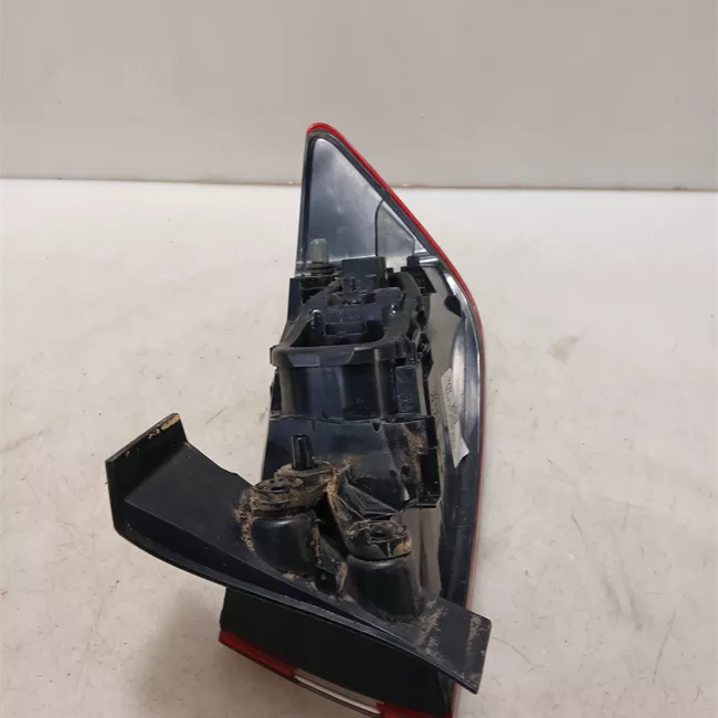 Fanale posteriore parte esterno sinistro