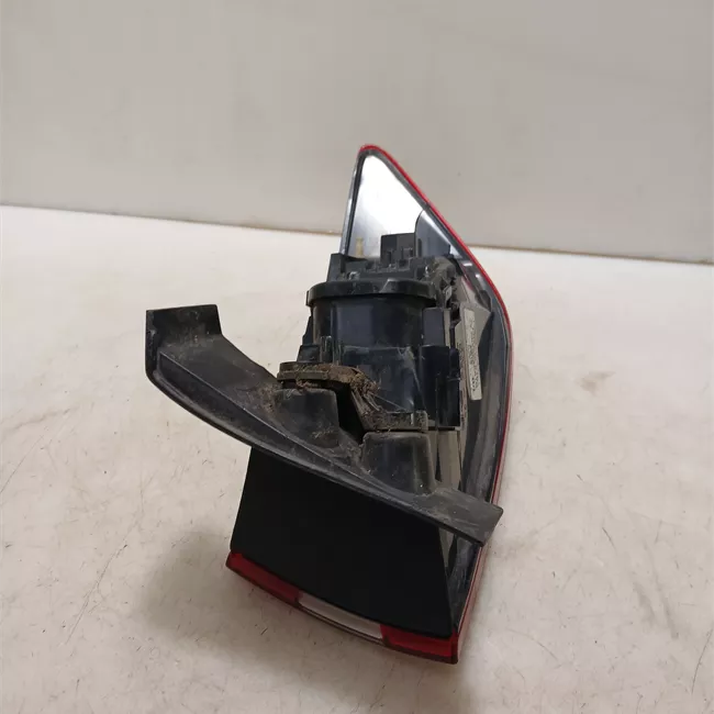 Fanale posteriore parte esterno sinistro