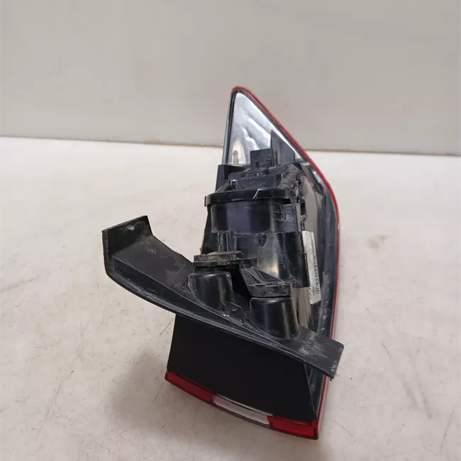 Fanale posteriore parte esterno sinistro