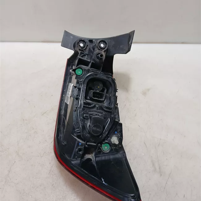 Fanale posteriore parte esterno sinistro