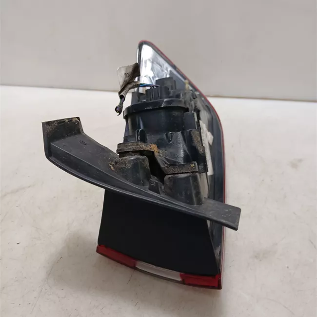 Fanale posteriore parte esterno sinistro