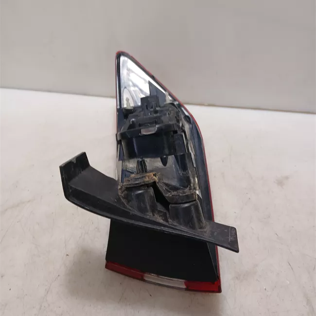 Fanale posteriore parte esterno sinistro