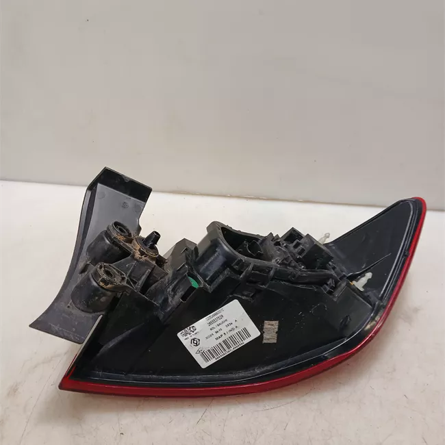 Fanale posteriore parte esterno sinistro