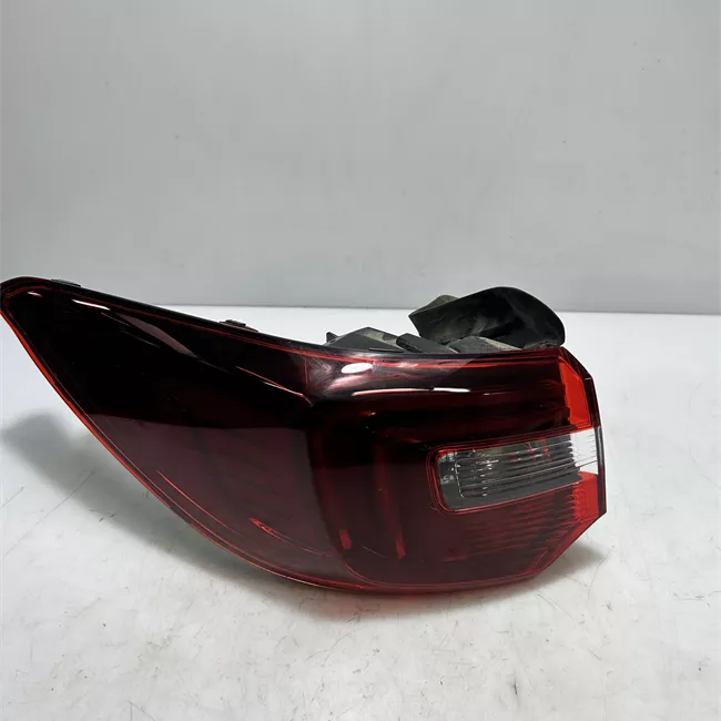 Fanale posteriore parte esterno sinistro