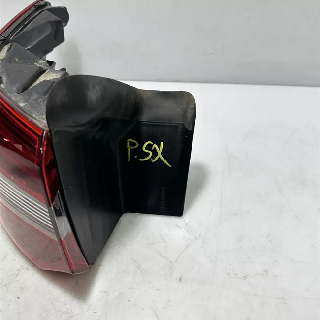 Fanale posteriore parte esterno sinistro