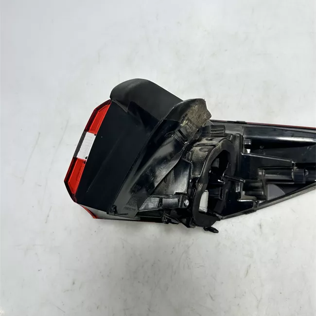 Fanale posteriore parte esterno sinistro