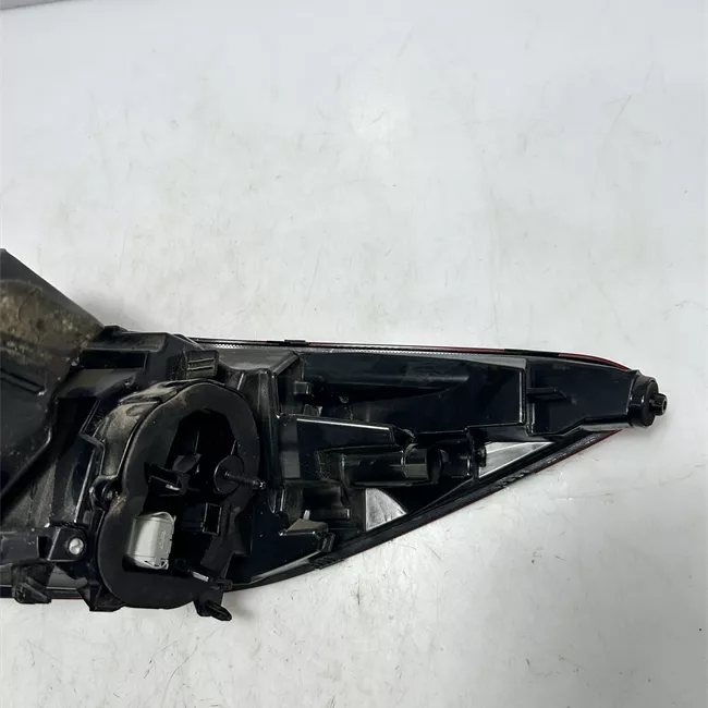 Fanale posteriore parte esterno sinistro