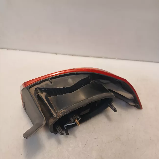 Fanale posteriore parte esterno sinistro